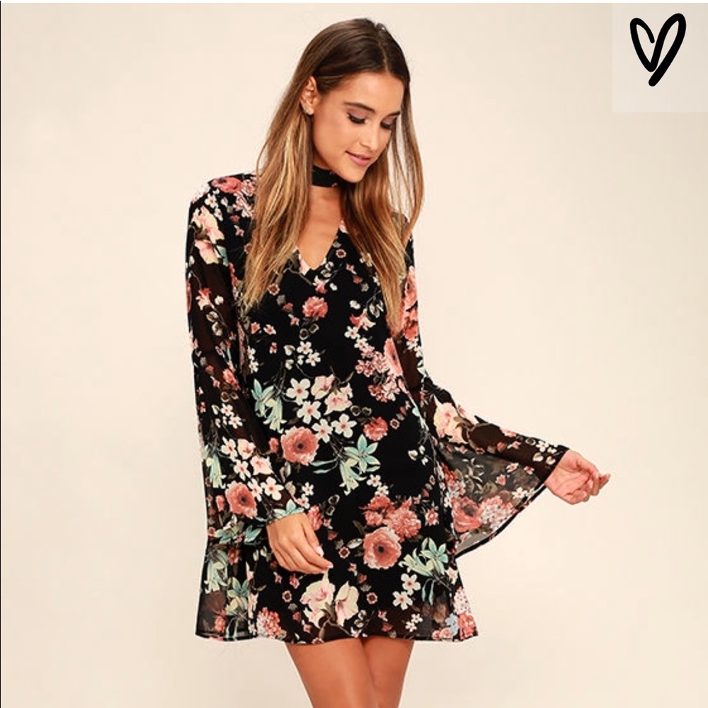 Lulu’s Black Floral Print Shift Dress